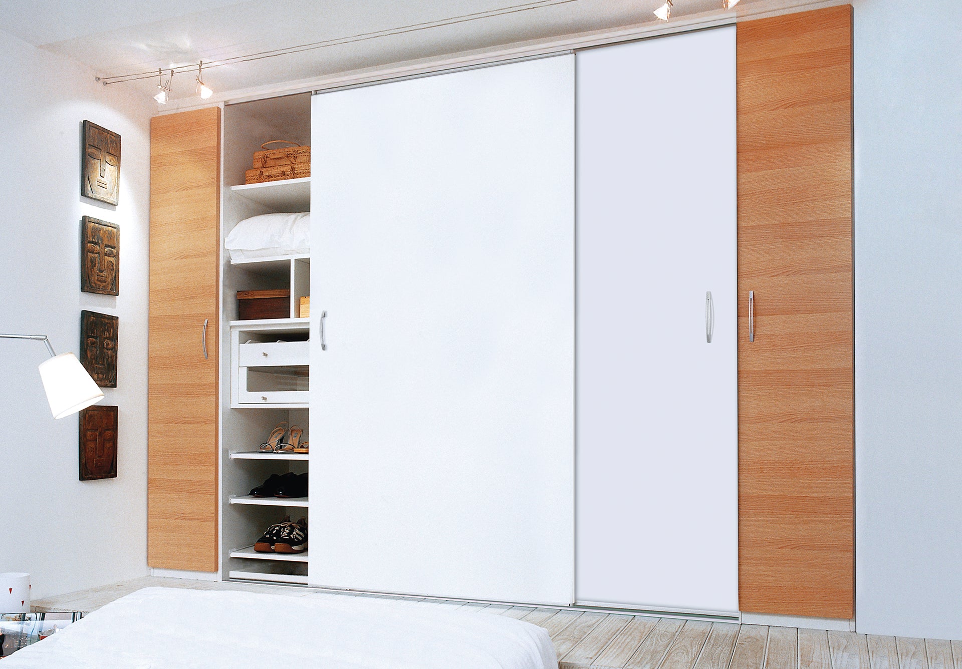 Sistema Corredizo Al Piso Para Puertas De Clóset D-52 Ducasse